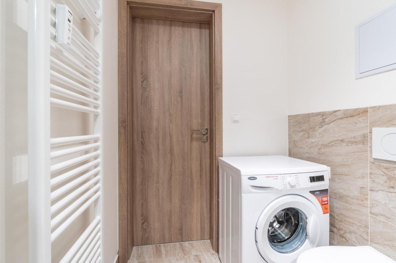 Brand New Studio Apartment # 42 In Brand New Building With Free Parking In The Center Praga Exterior foto